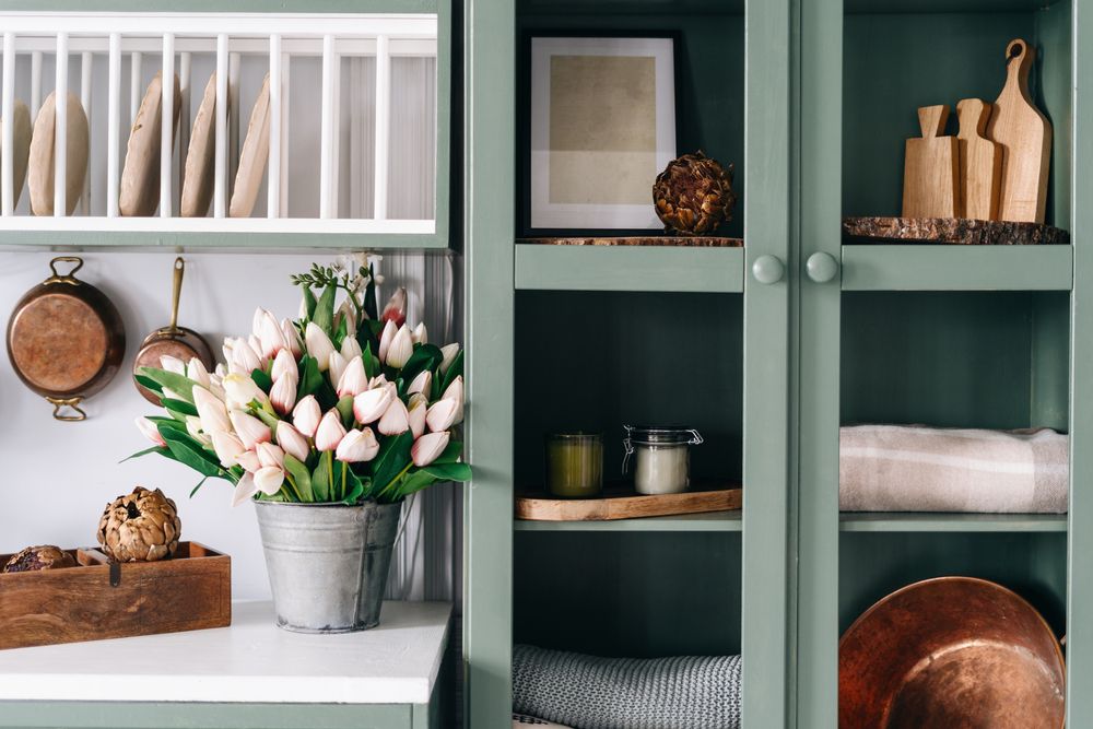 cuisine pastel avec plusieurs options de stockage