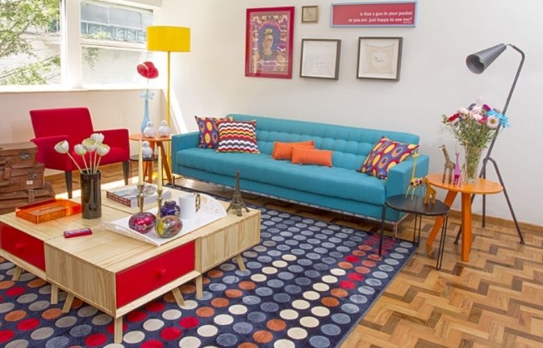 Sala colorida estilo retrô