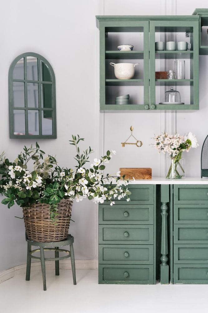 cuisine pastel verte avec miroir