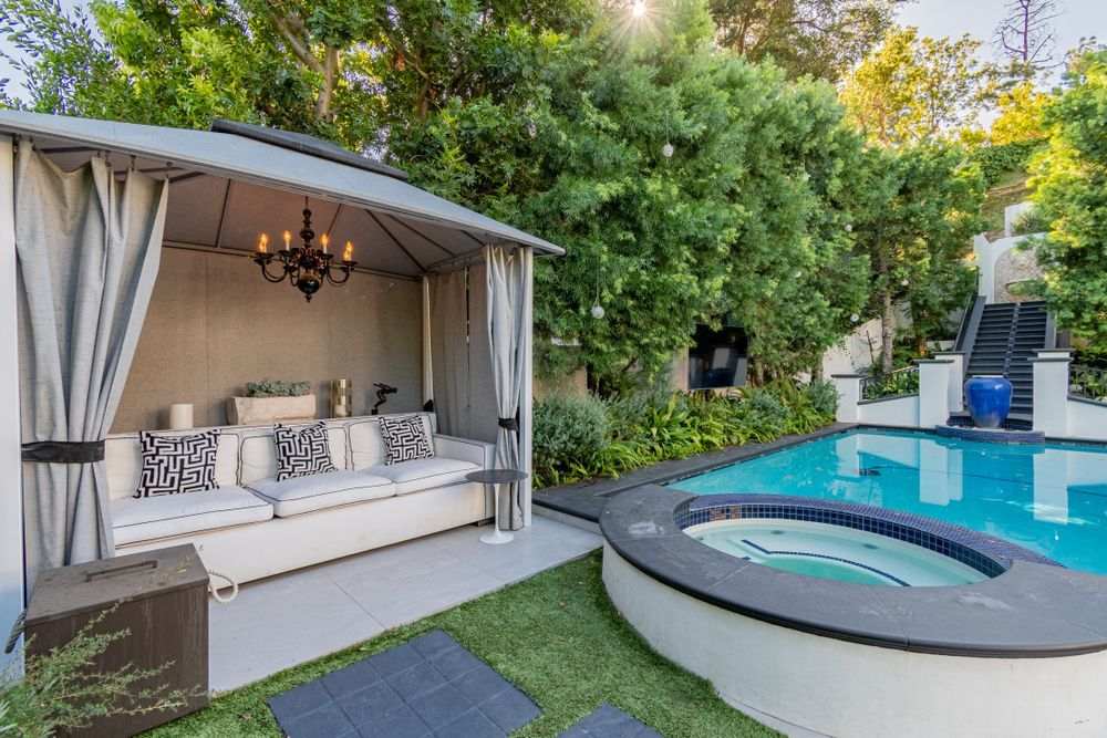 casa com piscina e hidromassagem
