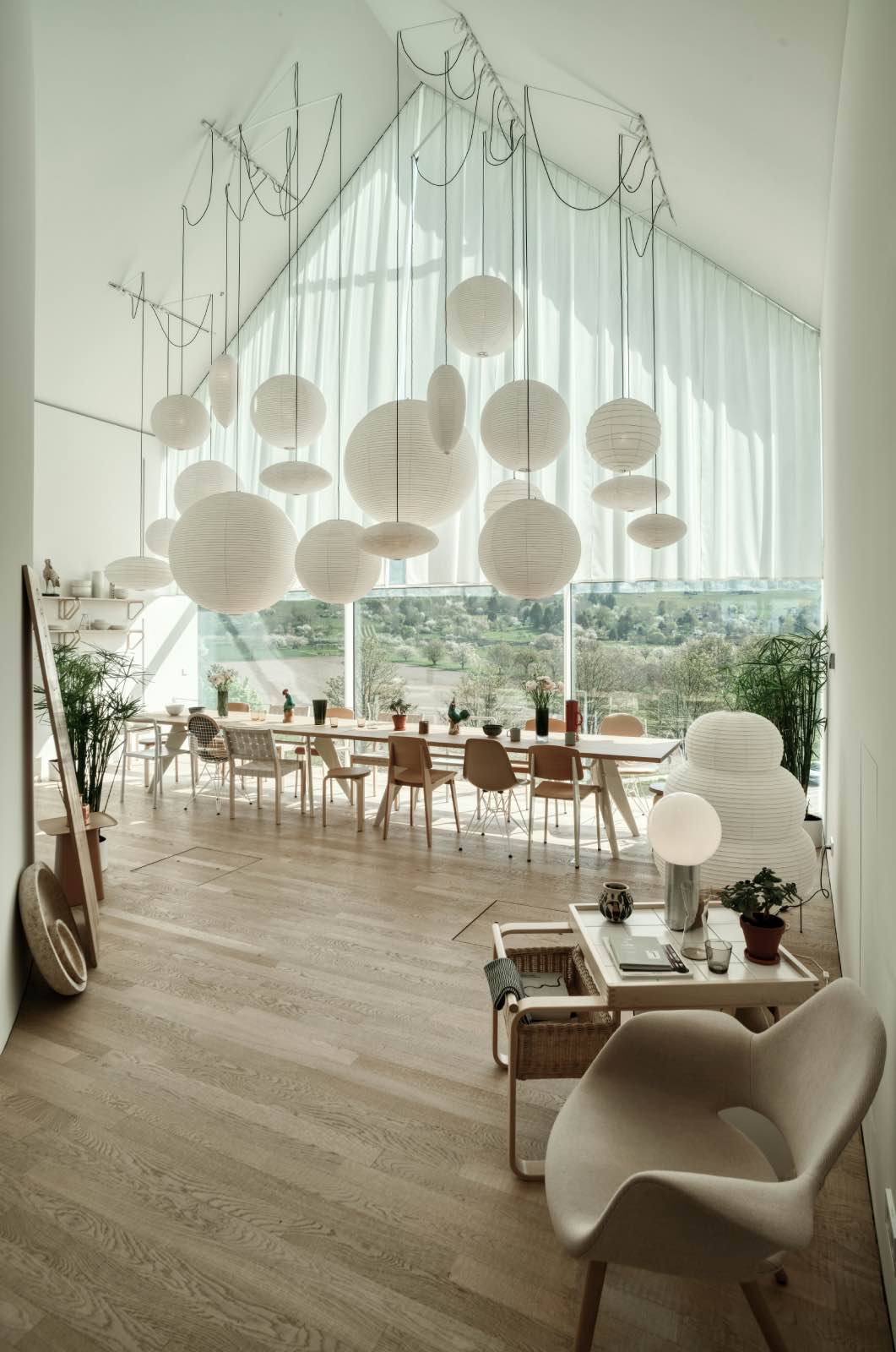 sala de estar com cortinas aéreas